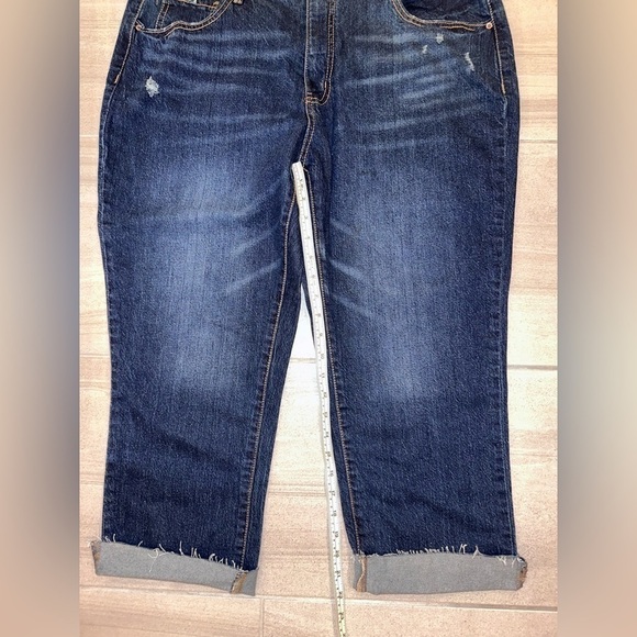 Time & True High Rise Cropped Distressed Dark wash Jeans. Size 18 - Picture 12 of 14